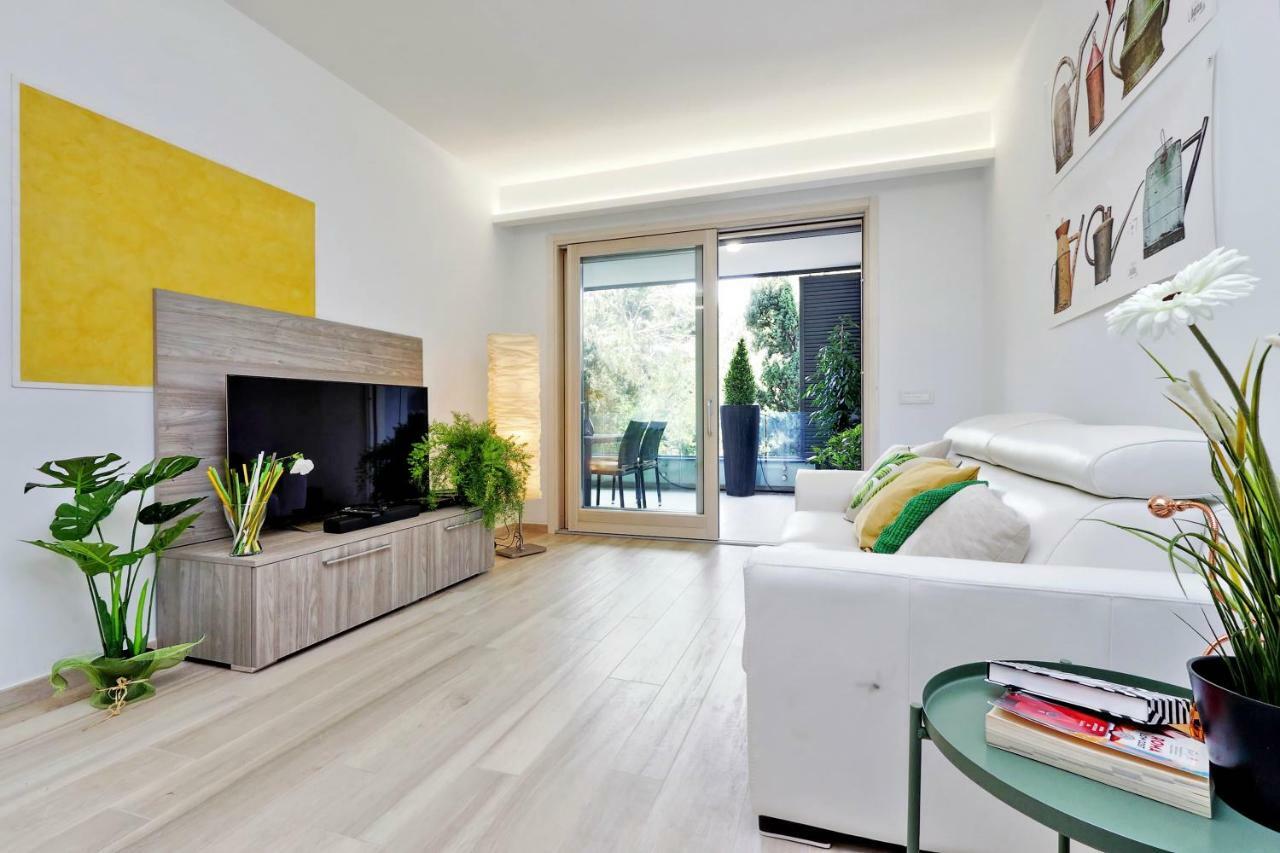 Green Terraced Apartment. 3 Stops From Colosseum Exterior photo